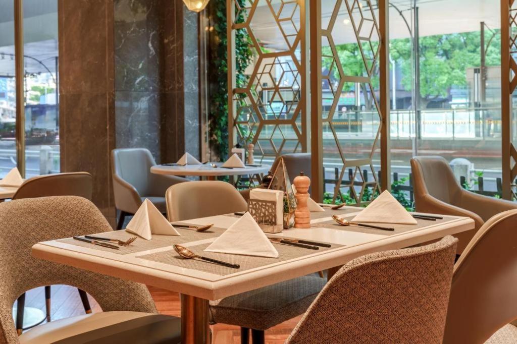 Yitel Premium Zhongshan Park Hotel