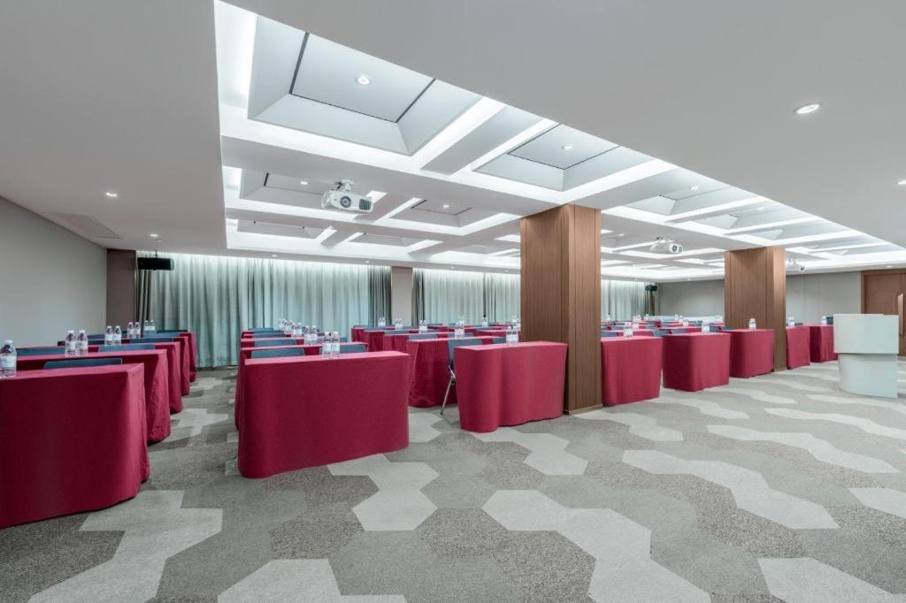 Hotel Yitel Premium Zhongshan Park 4*