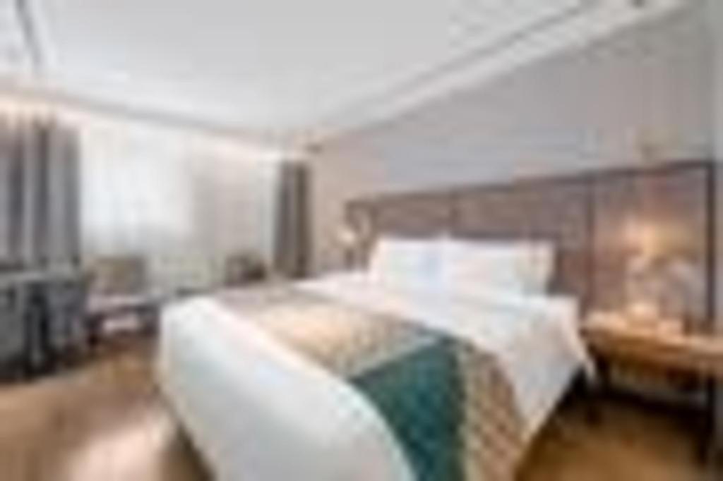 Hotel Yitel Premium Zhongshan Park 4*